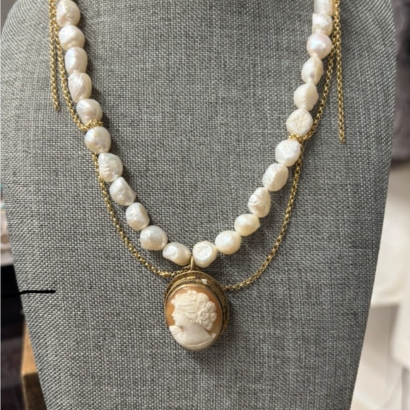 Freshwater pearls with vintage cameo pendant handmade necklace by Pamela - Picture 2 of 4